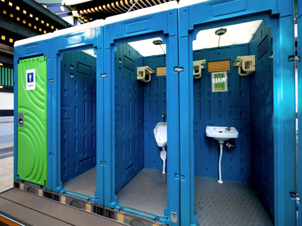 Best Luxury portable toilet rental  in Barneveld, WI